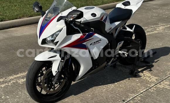 Buy Used Honda CBR White Bike in Bunda in Mara Buy Used Honda CBR White Bike in Bunda in Mara