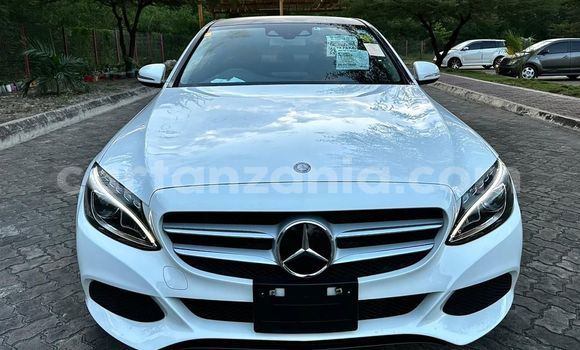 Nunua Imported Mercedes-Benz C-Classe Nyeupe Gari ndani ya Dar es Salaam nchini Dar es Salaam Nunua Imported Mercedes-Benz C-Classe Nyeupe Gari ndani ya Dar es Salaam nchini Dar es Salaam