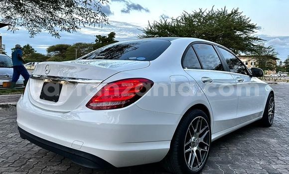 Nunua Imported Mercedes-Benz C-Classe Nyeupe Gari ndani ya Dar es Salaam nchini Dar es Salaam Nunua Imported Mercedes-Benz C-Classe Nyeupe Gari ndani ya Dar es Salaam nchini Dar es Salaam