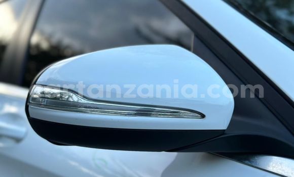 Nunua Imported Mercedes-Benz C-Classe Nyeupe Gari ndani ya Dar es Salaam nchini Dar es Salaam Nunua Imported Mercedes-Benz C-Classe Nyeupe Gari ndani ya Dar es Salaam nchini Dar es Salaam
