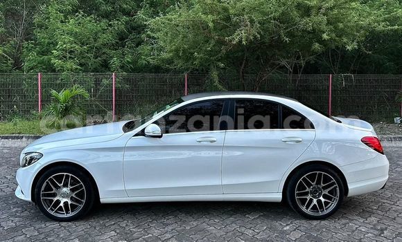 Nunua Imported Mercedes-Benz C-Classe Nyeupe Gari ndani ya Dar es Salaam nchini Dar es Salaam Nunua Imported Mercedes-Benz C-Classe Nyeupe Gari ndani ya Dar es Salaam nchini Dar es Salaam