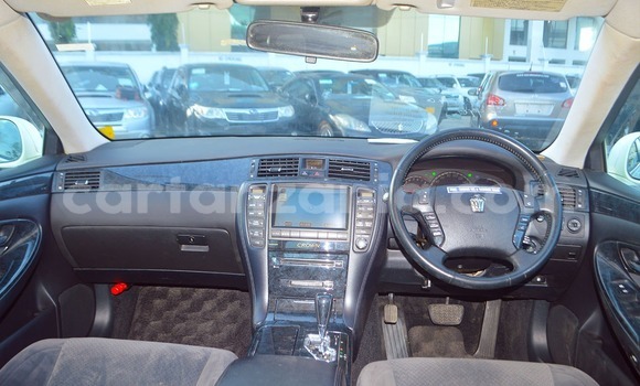 Nunua Imported Toyota Crown Nyeupe Gari ndani ya Mwanza nchini Mwanza Nunua Imported Toyota Crown Nyeupe Gari ndani ya Mwanza nchini Mwanza