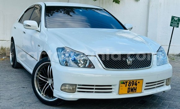 Buy Used Toyota Crown White Car in Dar es Salaam in Dar es Salaam