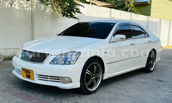 Buy Used Toyota Crown White Car in Dar es Salaam in Dar es Salaam Buy Used Toyota Crown White Car in Dar es Salaam in Dar es Salaam