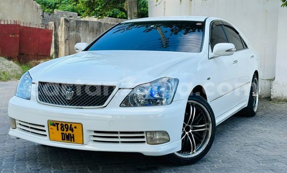 Buy Used Toyota Crown White Car in Dar es Salaam in Dar es Salaam Buy Used Toyota Crown White Car in Dar es Salaam in Dar es Salaam