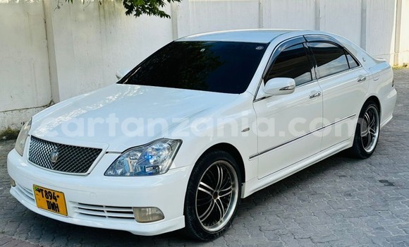 Buy Used Toyota Crown White Car in Dar es Salaam in Dar es Salaam Buy Used Toyota Crown White Car in Dar es Salaam in Dar es Salaam