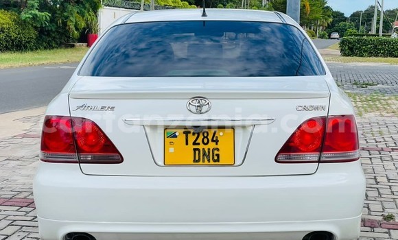 Nunua Ilio tumika Toyota Crown Nyeupe Gari ndani ya Dar es Salaam nchini Dar es Salaam Nunua Ilio tumika Toyota Crown Nyeupe Gari ndani ya Dar es Salaam nchini Dar es Salaam