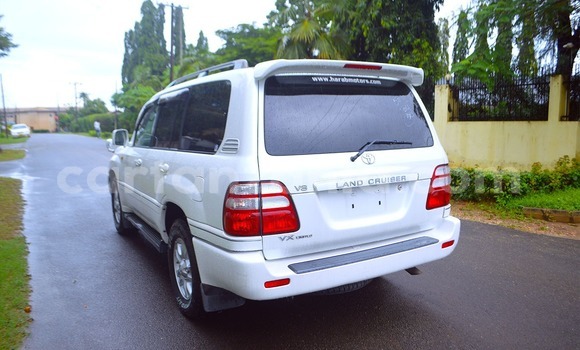 Nunua Imported Toyota Land Cruiser Nyeupe Gari ndani ya Mwanza nchini Mwanza Nunua Imported Toyota Land Cruiser Nyeupe Gari ndani ya Mwanza nchini Mwanza