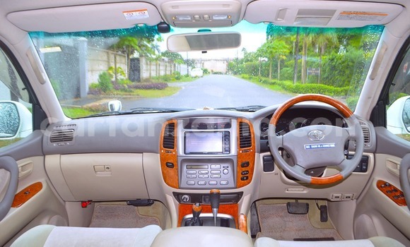 Nunua Imported Toyota Land Cruiser Nyeupe Gari ndani ya Mwanza nchini Mwanza Nunua Imported Toyota Land Cruiser Nyeupe Gari ndani ya Mwanza nchini Mwanza