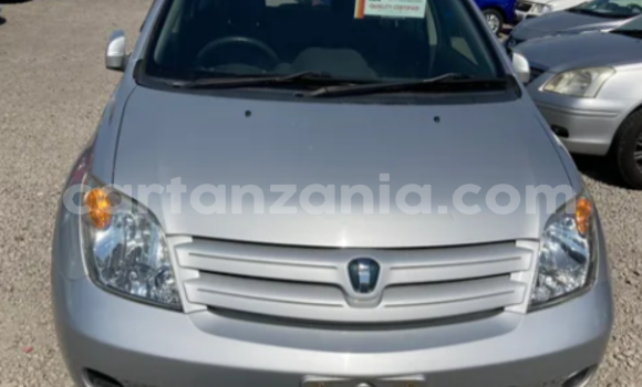 Nunua Imported Toyota IST Fedha Gari ndani ya Dar es Salaam nchini Dar es Salaam