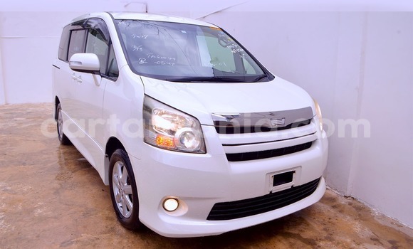 Buy Import Toyota Noah White Car in Mwanza in Mwanza