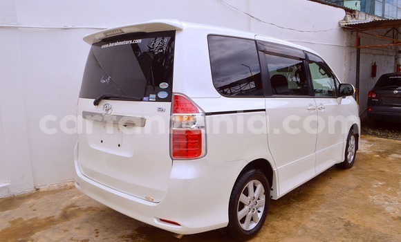 Nunua Imported Toyota Noah Nyeupe Gari ndani ya Mwanza nchini Mwanza Nunua Imported Toyota Noah Nyeupe Gari ndani ya Mwanza nchini Mwanza