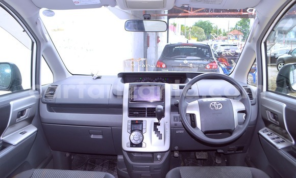 Nunua Imported Toyota Noah Nyeupe Gari ndani ya Mwanza nchini Mwanza Nunua Imported Toyota Noah Nyeupe Gari ndani ya Mwanza nchini Mwanza