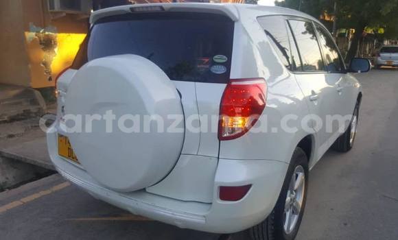Nunua Ilio tumika Toyota RAV4 Nyeupe Gari ndani ya Dar es Salaam nchini Dar es Salaam Nunua Ilio tumika Toyota RAV4 Nyeupe Gari ndani ya Dar es Salaam nchini Dar es Salaam