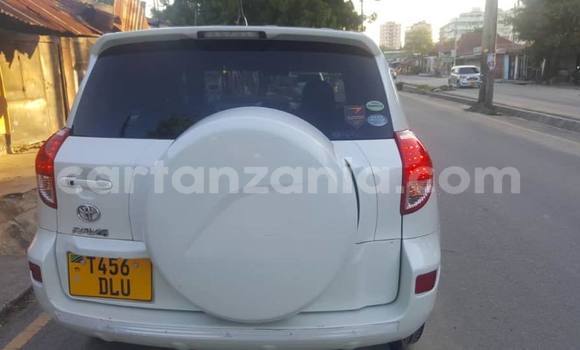 Nunua Ilio tumika Toyota RAV4 Nyeupe Gari ndani ya Dar es Salaam nchini Dar es Salaam Nunua Ilio tumika Toyota RAV4 Nyeupe Gari ndani ya Dar es Salaam nchini Dar es Salaam
