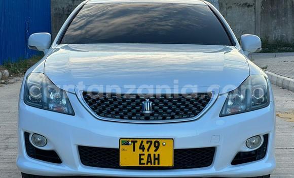 Buy Used Toyota Crown White Car in Dar es Salaam in Dar es Salaam Buy Used Toyota Crown White Car in Dar es Salaam in Dar es Salaam