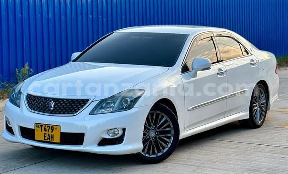 Buy Used Toyota Crown White Car in Dar es Salaam in Dar es Salaam Buy Used Toyota Crown White Car in Dar es Salaam in Dar es Salaam