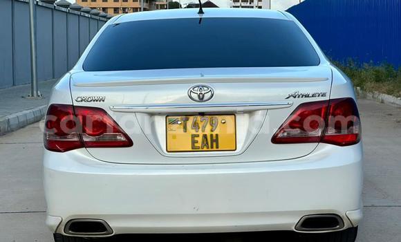 Buy Used Toyota Crown White Car in Dar es Salaam in Dar es Salaam Buy Used Toyota Crown White Car in Dar es Salaam in Dar es Salaam