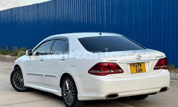 Buy Used Toyota Crown White Car in Dar es Salaam in Dar es Salaam Buy Used Toyota Crown White Car in Dar es Salaam in Dar es Salaam
