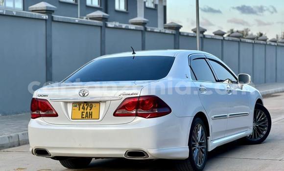 Buy Used Toyota Crown White Car in Dar es Salaam in Dar es Salaam Buy Used Toyota Crown White Car in Dar es Salaam in Dar es Salaam
