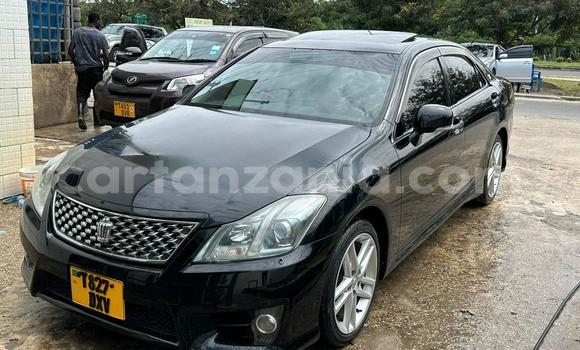 Nunua Ilio tumika Toyota Crown Nyeusi Gari ndani ya Dar es Salaam nchini Dar es Salaam