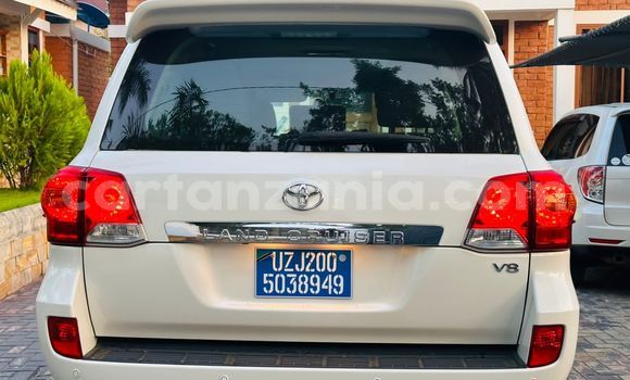 Buy Import Toyota Land Cruiser White Car in Dar es Salaam in Dar es Salaam Buy Import Toyota Land Cruiser White Car in Dar es Salaam in Dar es Salaam