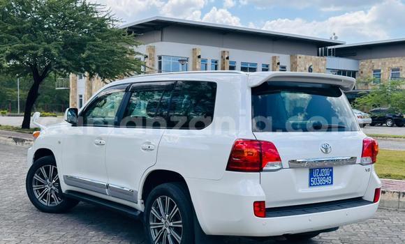 Buy Import Toyota Land Cruiser White Car in Dar es Salaam in Dar es Salaam Buy Import Toyota Land Cruiser White Car in Dar es Salaam in Dar es Salaam