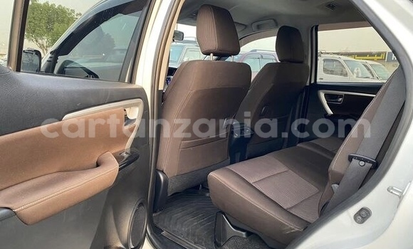 Nunua Ilio tumika Toyota Fortuner Nyeupe Gari ndani ya Dar es Salaam nchini Dar es Salaam Nunua Ilio tumika Toyota Fortuner Nyeupe Gari ndani ya Dar es Salaam nchini Dar es Salaam