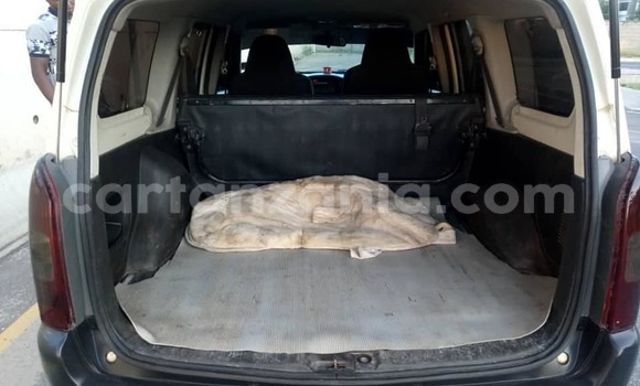 Buy Used Toyota Probox White Car in Dar es Salaam in Dar es Salaam Buy Used Toyota Probox White Car in Dar es Salaam in Dar es Salaam