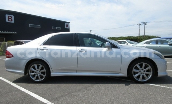 Buy Import Toyota Crown Silver Car in Dar es Salaam in Dar es Salaam Buy Import Toyota Crown Silver Car in Dar es Salaam in Dar es Salaam