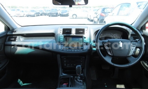 Buy Import Toyota Crown Silver Car in Dar es Salaam in Dar es Salaam Buy Import Toyota Crown Silver Car in Dar es Salaam in Dar es Salaam