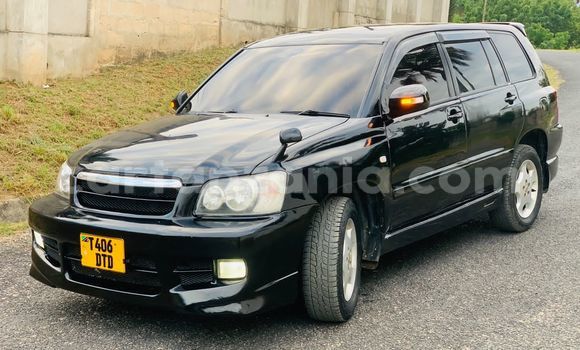 Nunua Ilio tumika Toyota Kluger Nyeusi Gari ndani ya Dar es Salaam nchini Dar es Salaam