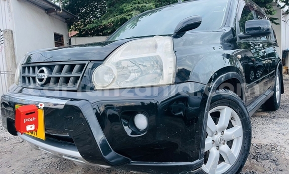 Nunua Ilio tumika Nissan X–Trail Nyeusi Gari ndani ya Dar es Salaam nchini Dar es Salaam