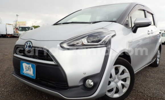 Nunua Imported Toyota Sienta Fedha Gari ndani ya Dar es Salaam nchini Dar es Salaam