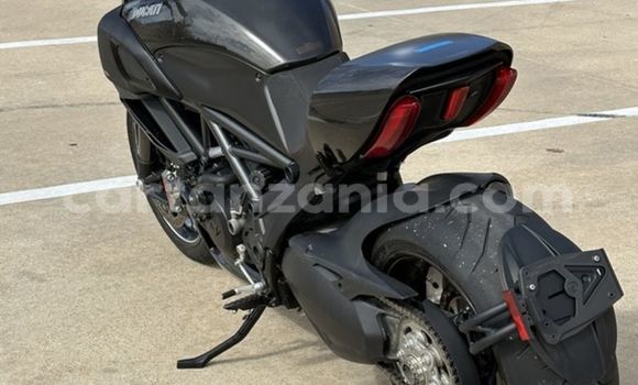 Nunua Ilio tumika Ducati Diavel Nyeusi Bike ndani ya Hai nchini Kilimanjaro Nunua Ilio tumika Ducati Diavel Nyeusi Bike ndani ya Hai nchini Kilimanjaro