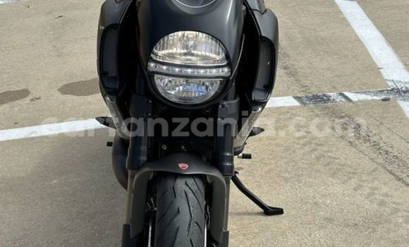 Nunua Ilio tumika Ducati Diavel Nyeusi Bike ndani ya Hai nchini Kilimanjaro Nunua Ilio tumika Ducati Diavel Nyeusi Bike ndani ya Hai nchini Kilimanjaro