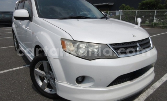 Buy Import Mitsubishi Outlander White Car in Dar es Salaam in Dar es Salaam Buy Import Mitsubishi Outlander White Car in Dar es Salaam in Dar es Salaam