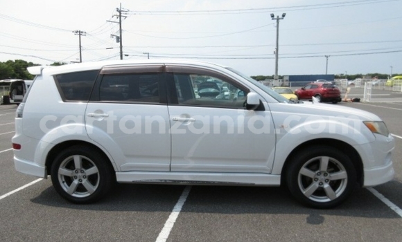 Buy Import Mitsubishi Outlander White Car in Dar es Salaam in Dar es Salaam Buy Import Mitsubishi Outlander White Car in Dar es Salaam in Dar es Salaam