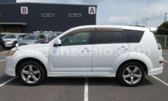 Buy Import Mitsubishi Outlander White Car in Dar es Salaam in Dar es Salaam Buy Import Mitsubishi Outlander White Car in Dar es Salaam in Dar es Salaam
