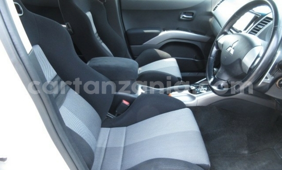 Buy Import Mitsubishi Outlander White Car in Dar es Salaam in Dar es Salaam Buy Import Mitsubishi Outlander White Car in Dar es Salaam in Dar es Salaam