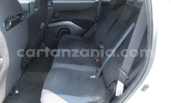 Buy Import Mitsubishi Outlander White Car in Dar es Salaam in Dar es Salaam Buy Import Mitsubishi Outlander White Car in Dar es Salaam in Dar es Salaam