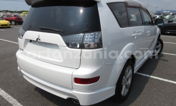 Buy Import Mitsubishi Outlander White Car in Dar es Salaam in Dar es Salaam Buy Import Mitsubishi Outlander White Car in Dar es Salaam in Dar es Salaam