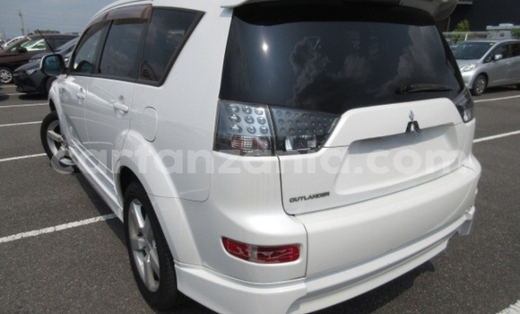 Buy Import Mitsubishi Outlander White Car in Dar es Salaam in Dar es Salaam Buy Import Mitsubishi Outlander White Car in Dar es Salaam in Dar es Salaam