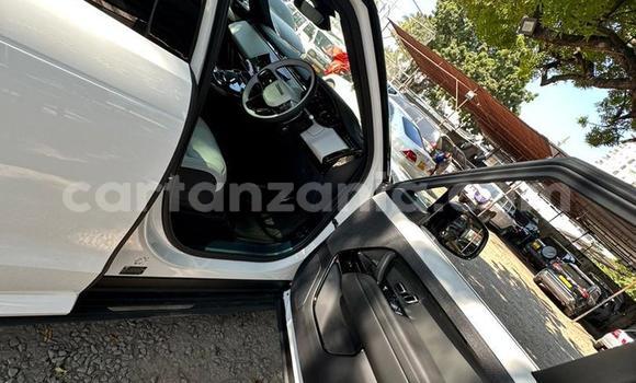 Nunua Imported Land Rover Range Rover Sport Nyeupe Gari ndani ya Dar es Salaam nchini Dar es Salaam Nunua Imported Land Rover Range Rover Sport Nyeupe Gari ndani ya Dar es Salaam nchini Dar es Salaam
