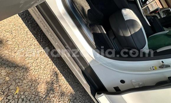 Nunua Imported Land Rover Range Rover Sport Nyeupe Gari ndani ya Dar es Salaam nchini Dar es Salaam Nunua Imported Land Rover Range Rover Sport Nyeupe Gari ndani ya Dar es Salaam nchini Dar es Salaam