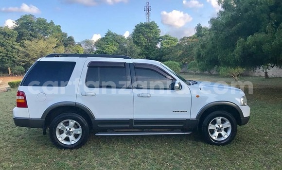 Buy Used Ford Explorer White Car in Dar es Salaam in Dar es Salaam