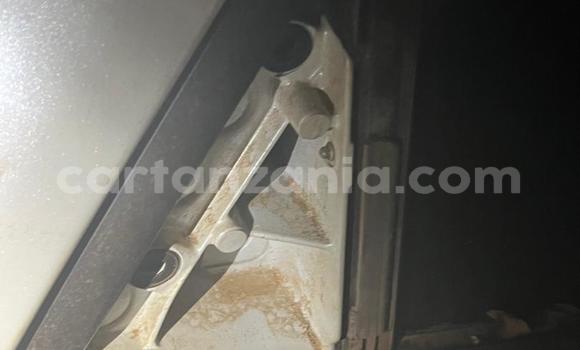 Nunua Ilio tumika Toyota Hilux Nyeupe Gari ndani ya Geita nchini Geita