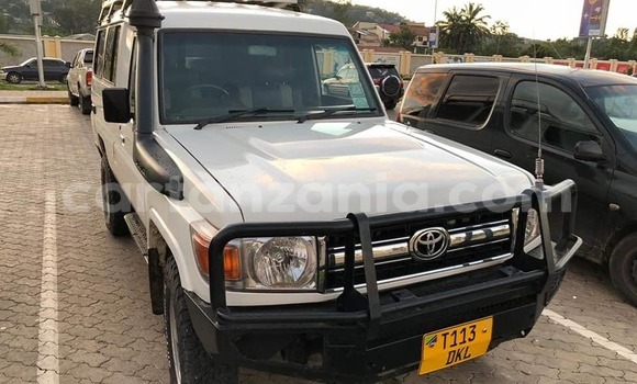 Nunua Ilio tumika Toyota Land Cruiser Nyeupe Gari ndani ya Dar es Salaam nchini Dar es Salaam Nunua Ilio tumika Toyota Land Cruiser Nyeupe Gari ndani ya Dar es Salaam nchini Dar es Salaam