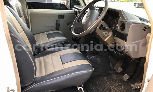 Nunua Ilio tumika Toyota Land Cruiser Nyeupe Gari ndani ya Dar es Salaam nchini Dar es Salaam Nunua Ilio tumika Toyota Land Cruiser Nyeupe Gari ndani ya Dar es Salaam nchini Dar es Salaam