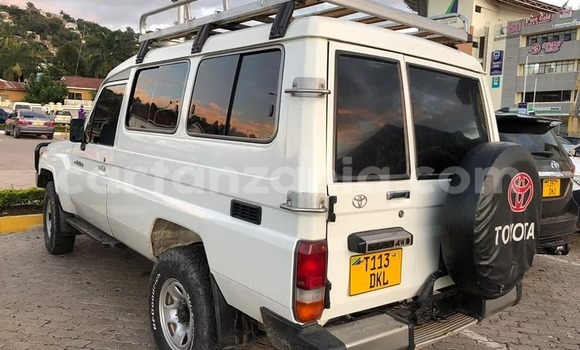 Nunua Ilio tumika Toyota Land Cruiser Nyeupe Gari ndani ya Dar es Salaam nchini Dar es Salaam Nunua Ilio tumika Toyota Land Cruiser Nyeupe Gari ndani ya Dar es Salaam nchini Dar es Salaam